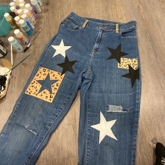 HAND PAINTED STAR CHEETAH JEANS - Picture 4 of 4